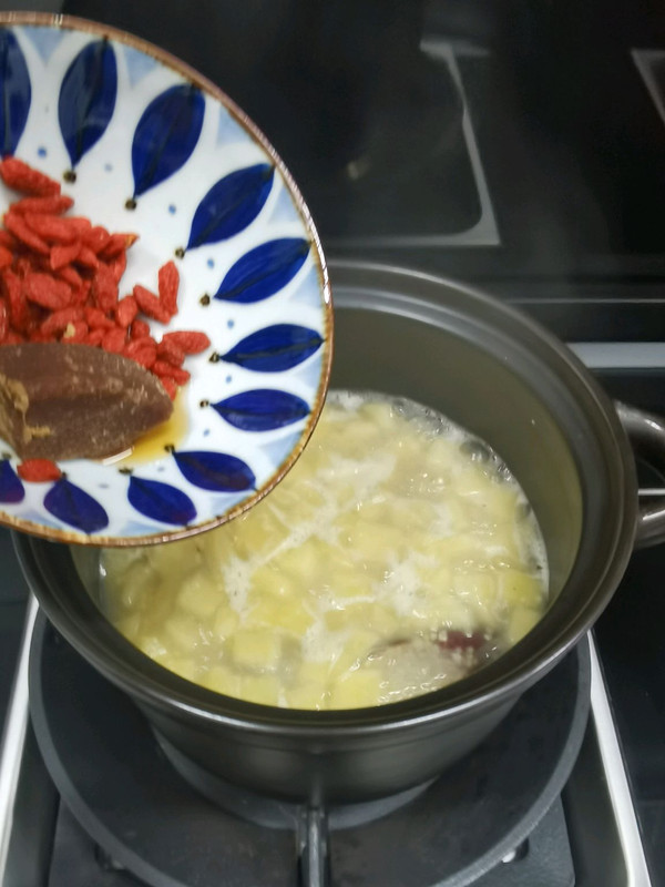 小米红枣苹果粥