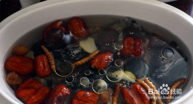 冬虫夏草滋补乌鸡汤的做法