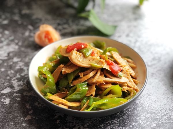 番茄青椒炒面筋