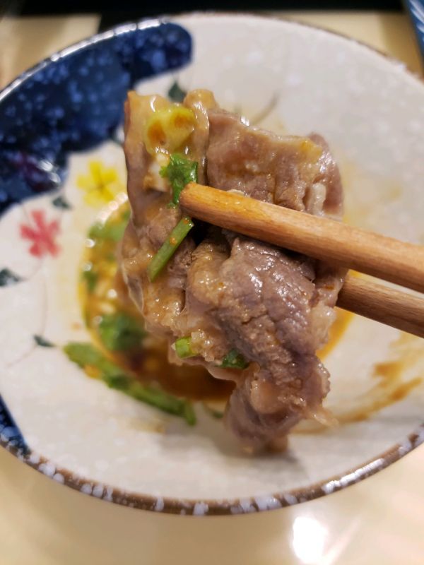 一家人在一起就是要围坐着吃火锅