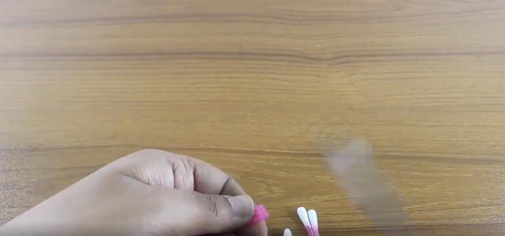 如何用棉签棒和毛线、串珠制作的壁挂？