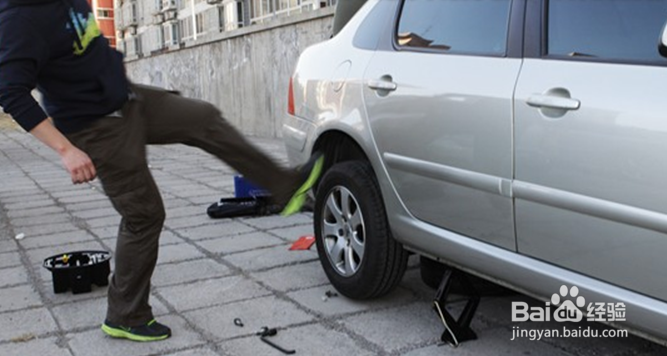 老司机教你DIY换轮胎全过程