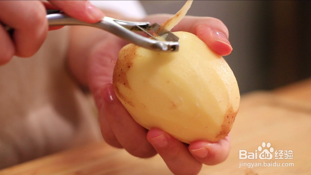 不用锅也能爆香的土豆丝，一勺油就搞定！