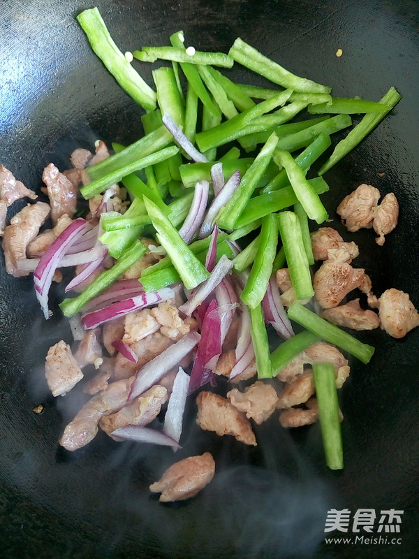 黑椒牛肉炒意面