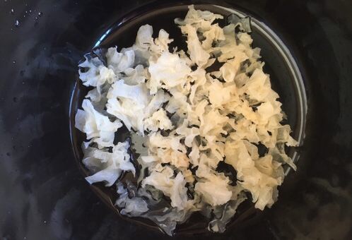 火龙果莲子百合银耳粥