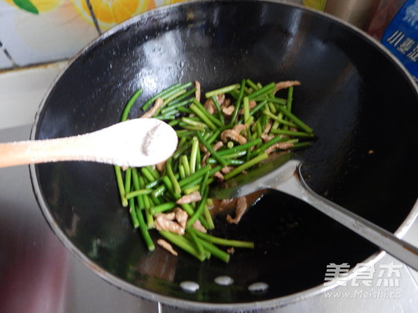 蒜苔炒肉丝的做法