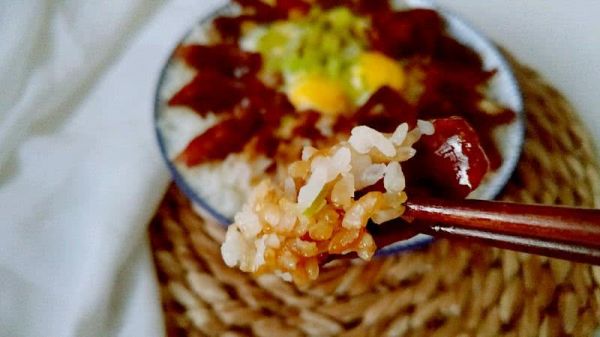 四蛋腊肠花蒸饭