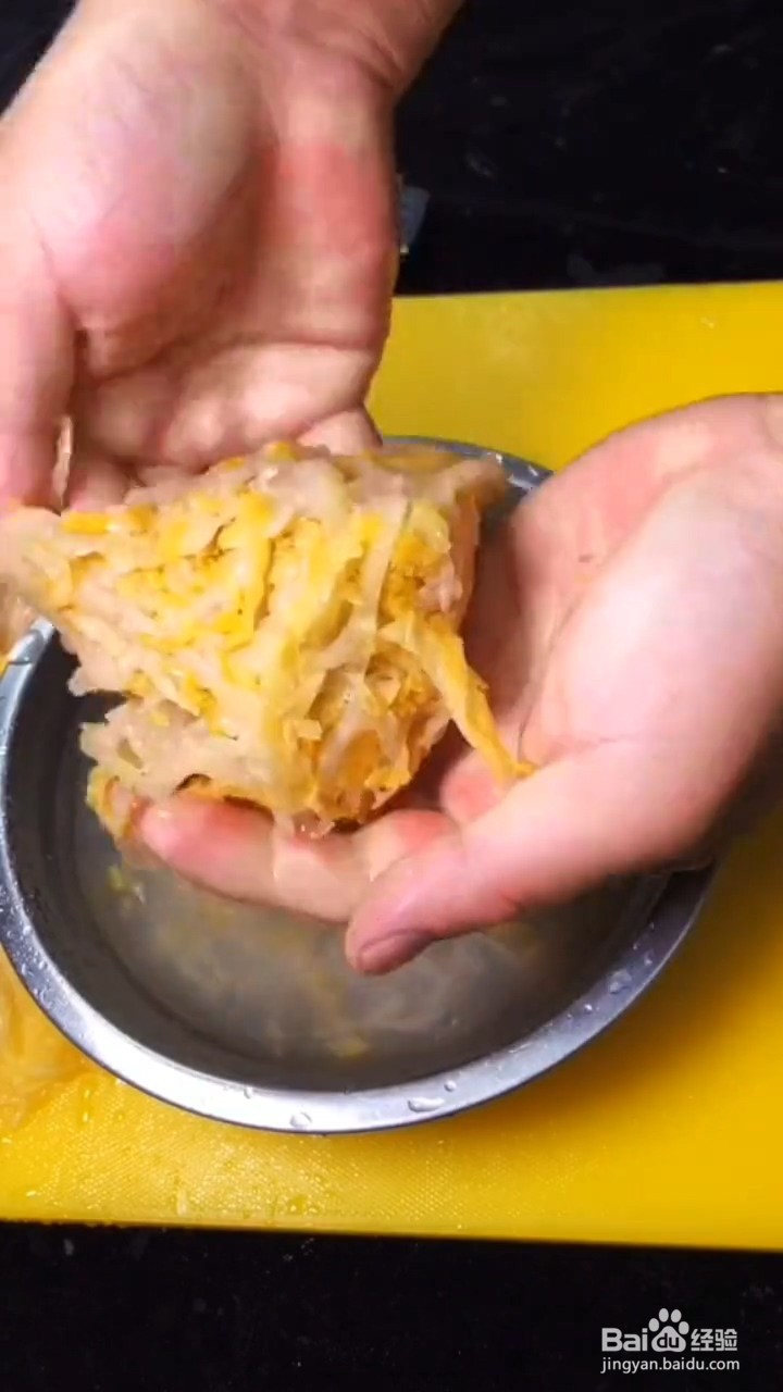 简单易学又好吃的下酒菜猪肺炒酸菜怎样做