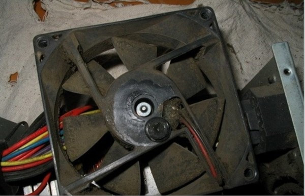 电脑无法开机，电源风扇不转，急。