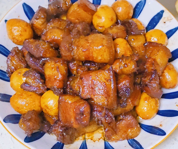红烧肉炖鹌鹑蛋