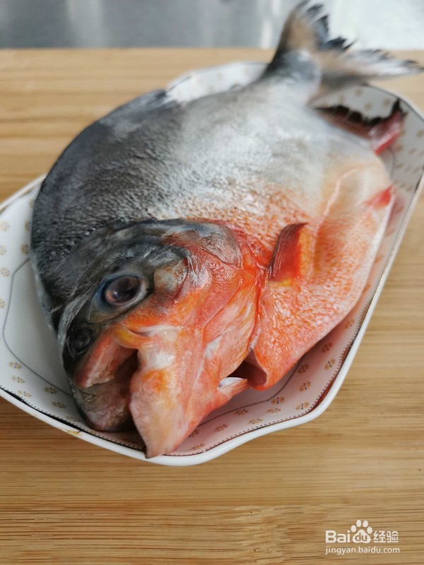 特别美味清蒸红石斑鱼的做法