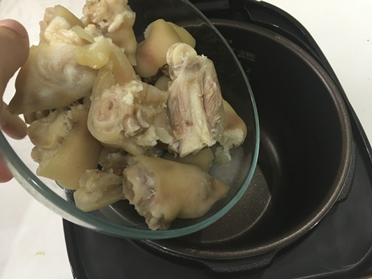 香菇黄豆炖猪蹄