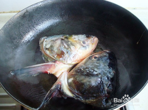 鱼头苕粉煲的做法