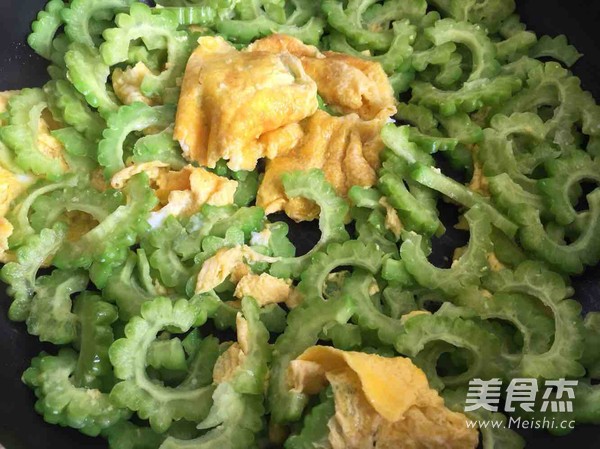 苦瓜炒鸡蛋的做法
