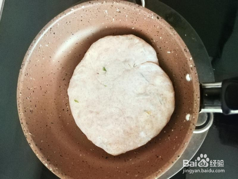 野生小蒜葱油饼的做法