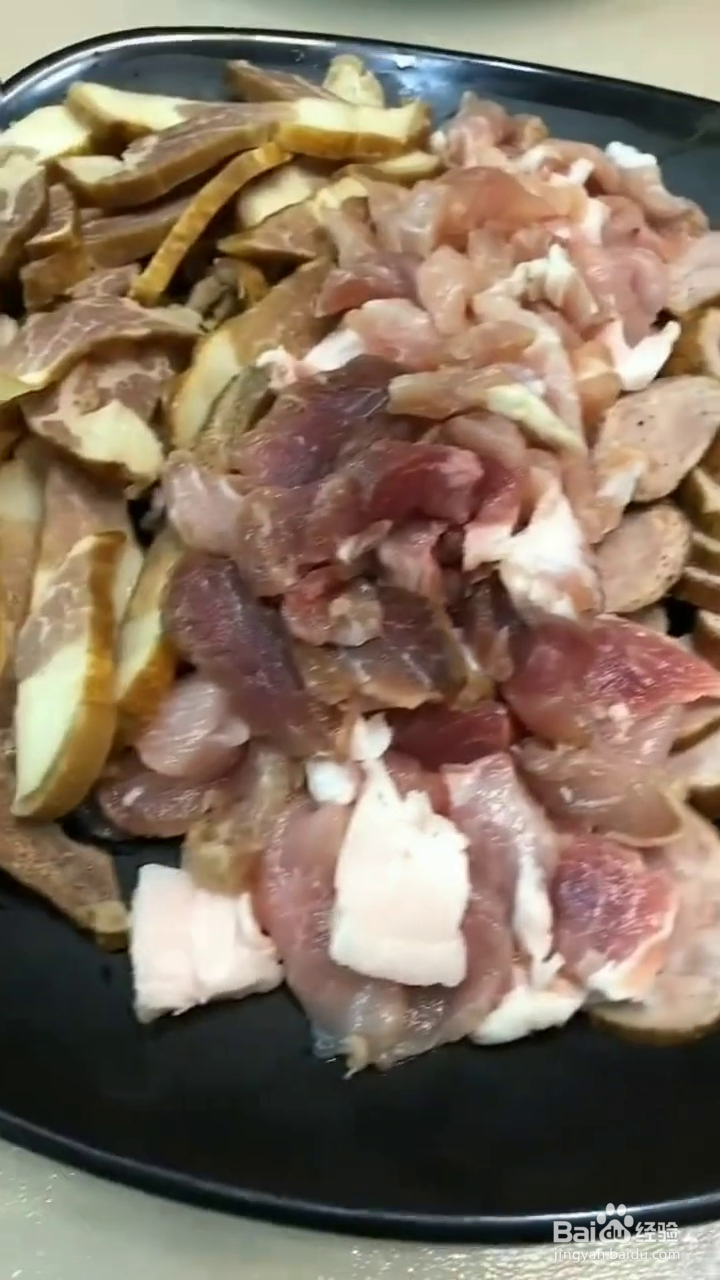怎么做尖椒炒三样
