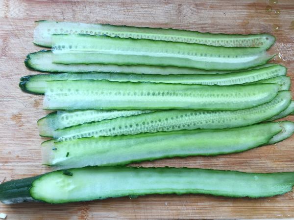 酸辣黄瓜金针菇卷