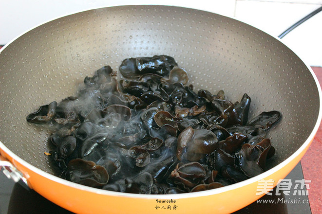 香辣木耳炒五花肉