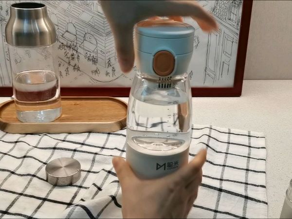 杏仁酱乌龙拿铁咖啡