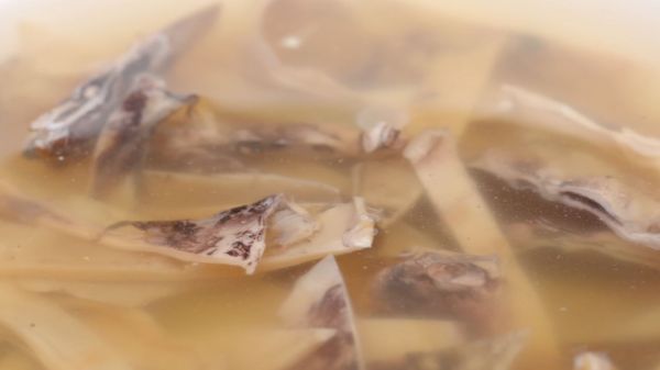 先炒再炖，烧出不一样的肉片汤！