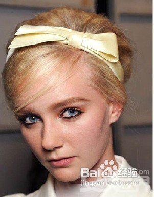 寒冬眼妆新风尚，绚丽亮色温暖你造型