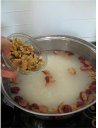 美味的乌鸡核桃粥