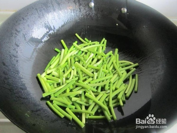 蒜薹炒猪肝的做法