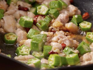 怎么做秋葵鸡丁