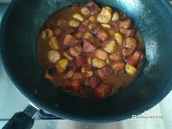板栗红烧肉的做法