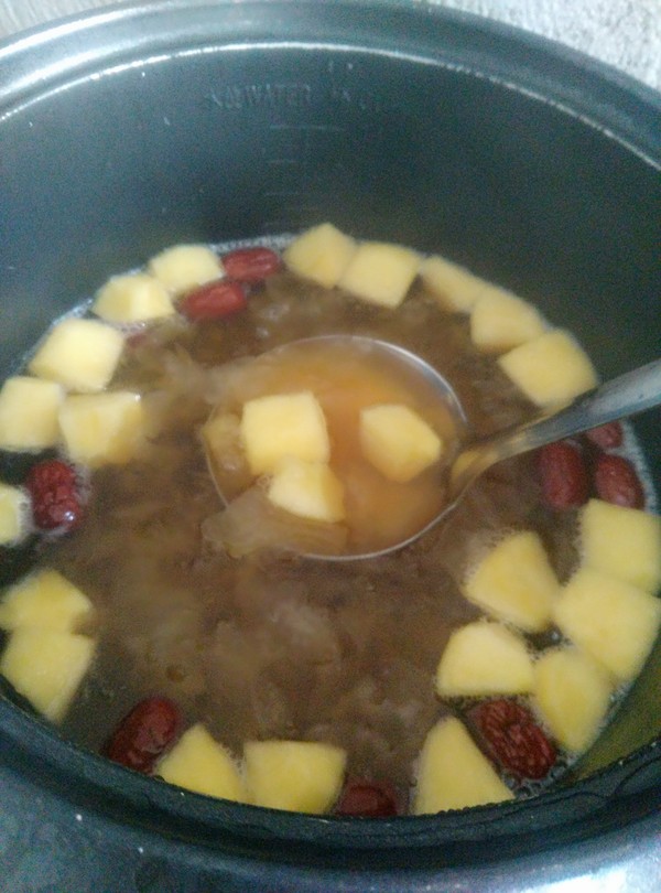 红枣苹果银耳羹