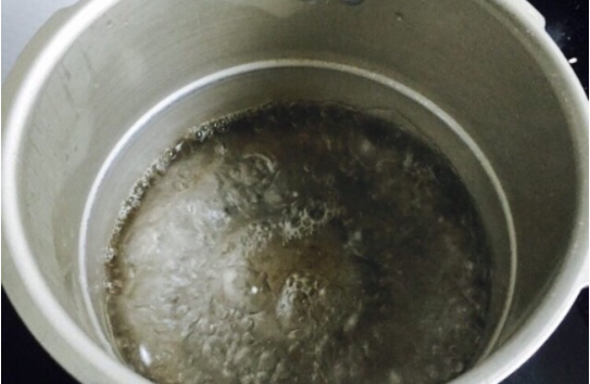 用高压锅煮稀饭水总是流出来 流了很多水