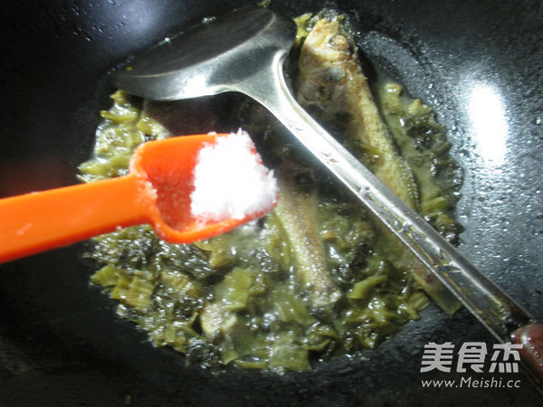 酸菜煮小黄鱼
