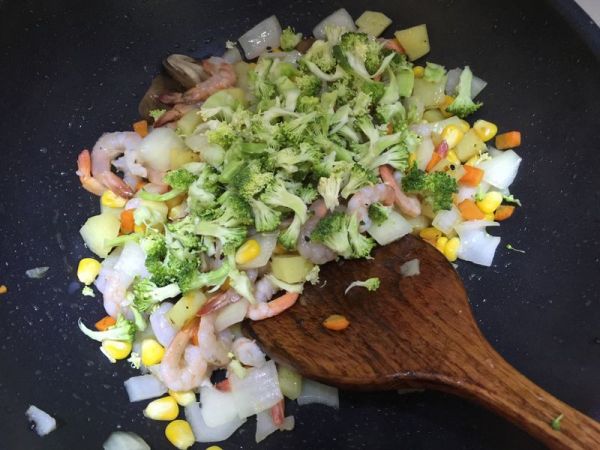 鲜虾杂蔬咖喱饭