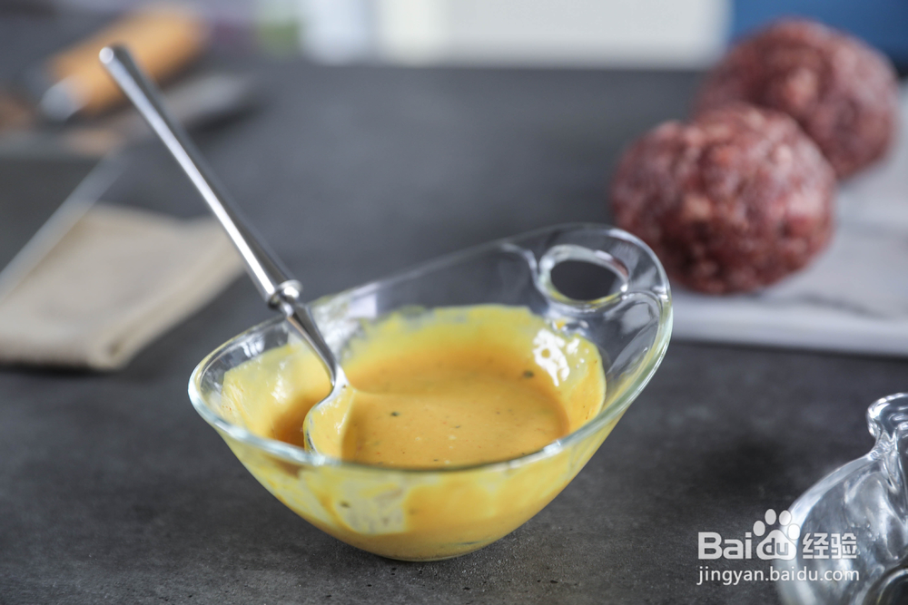 香气满满的芝士牛肉汉堡