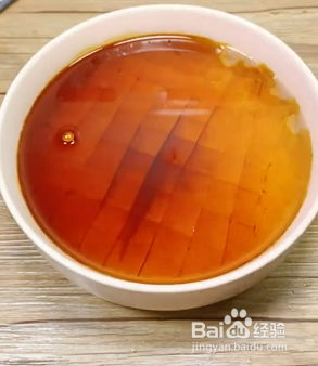 如何自制冰爽水果红糖凉粉?