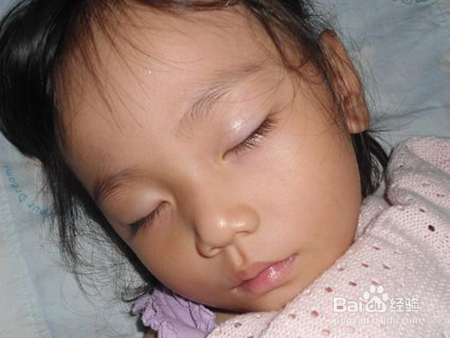 趴桌午睡的坏处