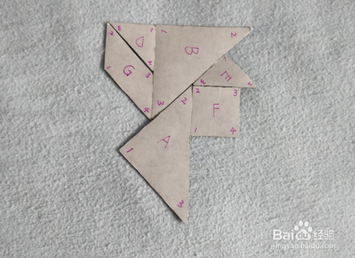 用七巧板怎样拼一位军人头像?