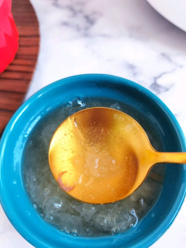 燕窝莲子百合银耳羹