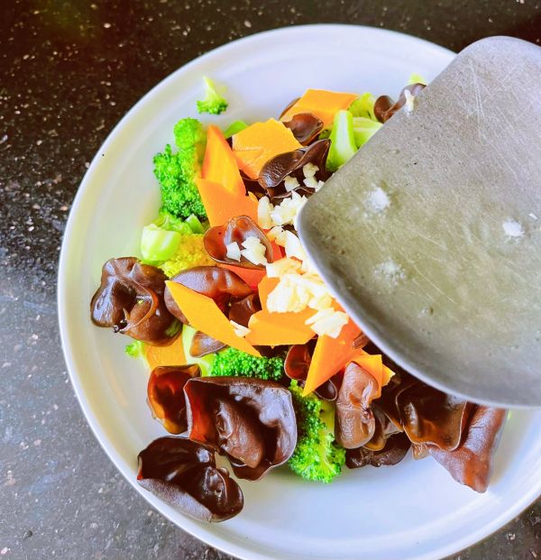 凉拌西兰花木耳