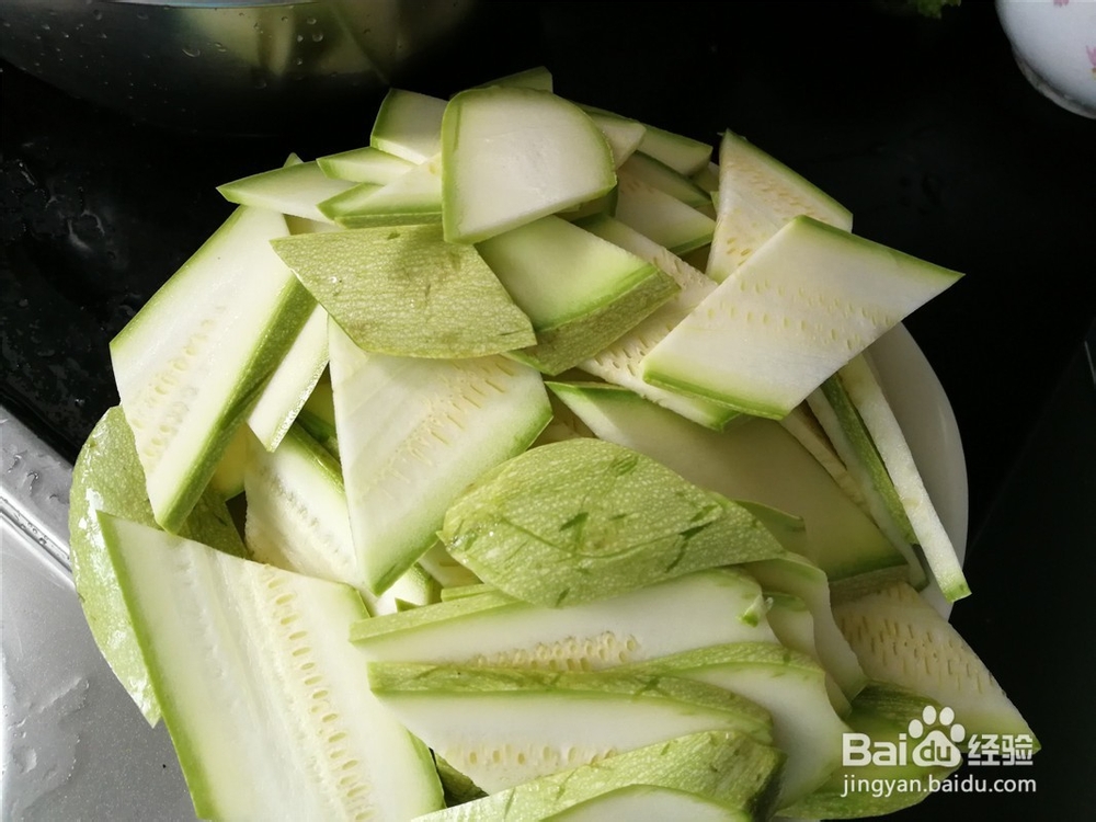 西葫芦炒土鸡蛋