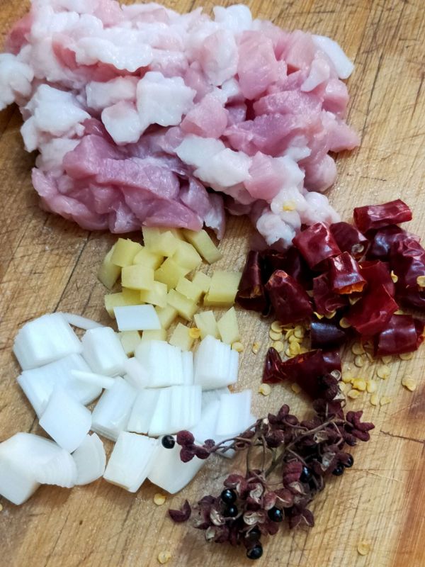 五花肉烧黄花鱼