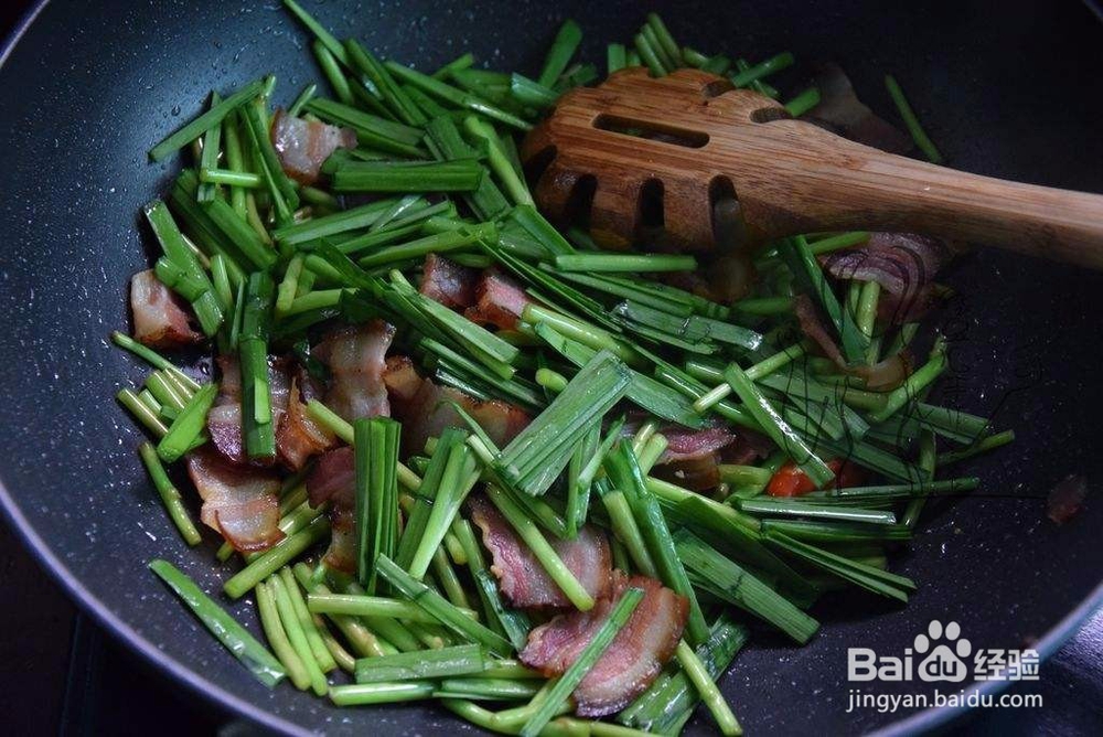 藜蒿炒腊肉 一盘藜蒿炒腊肉 满载着家乡的味道