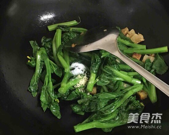 猪油渣炒菜心