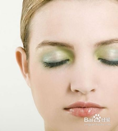 女性化妆正确的修眉步骤