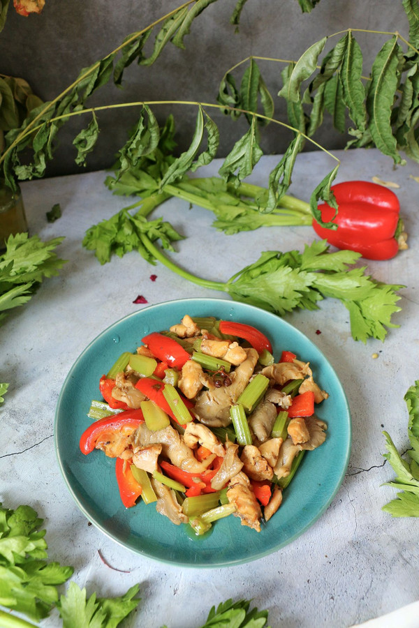 什锦鸡丁炒蘑菇