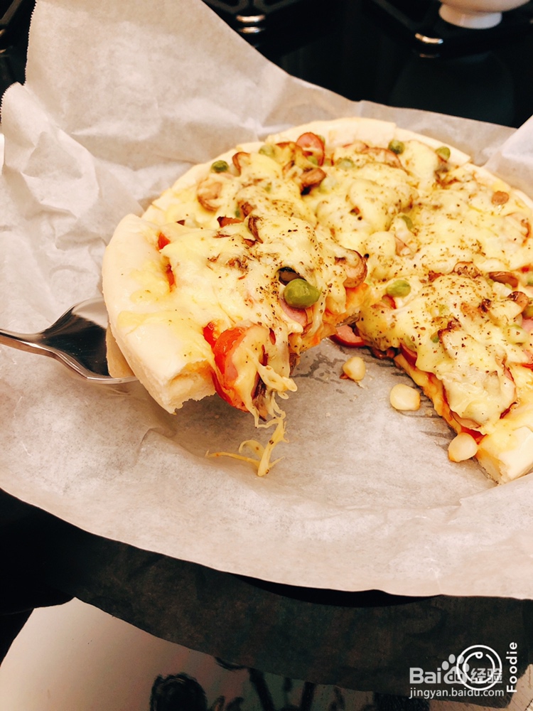 家常做法的蘑菇烤肠披萨