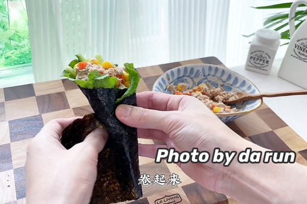 金枪鱼生菜手卷