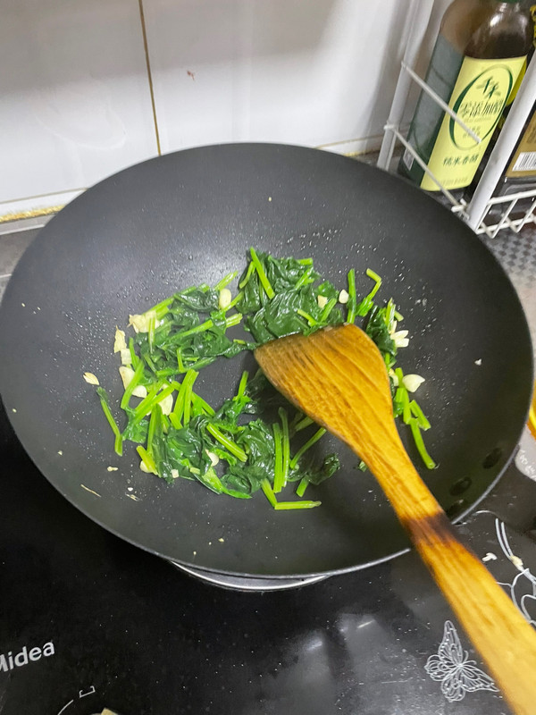 家常菠菜炒鸡蛋