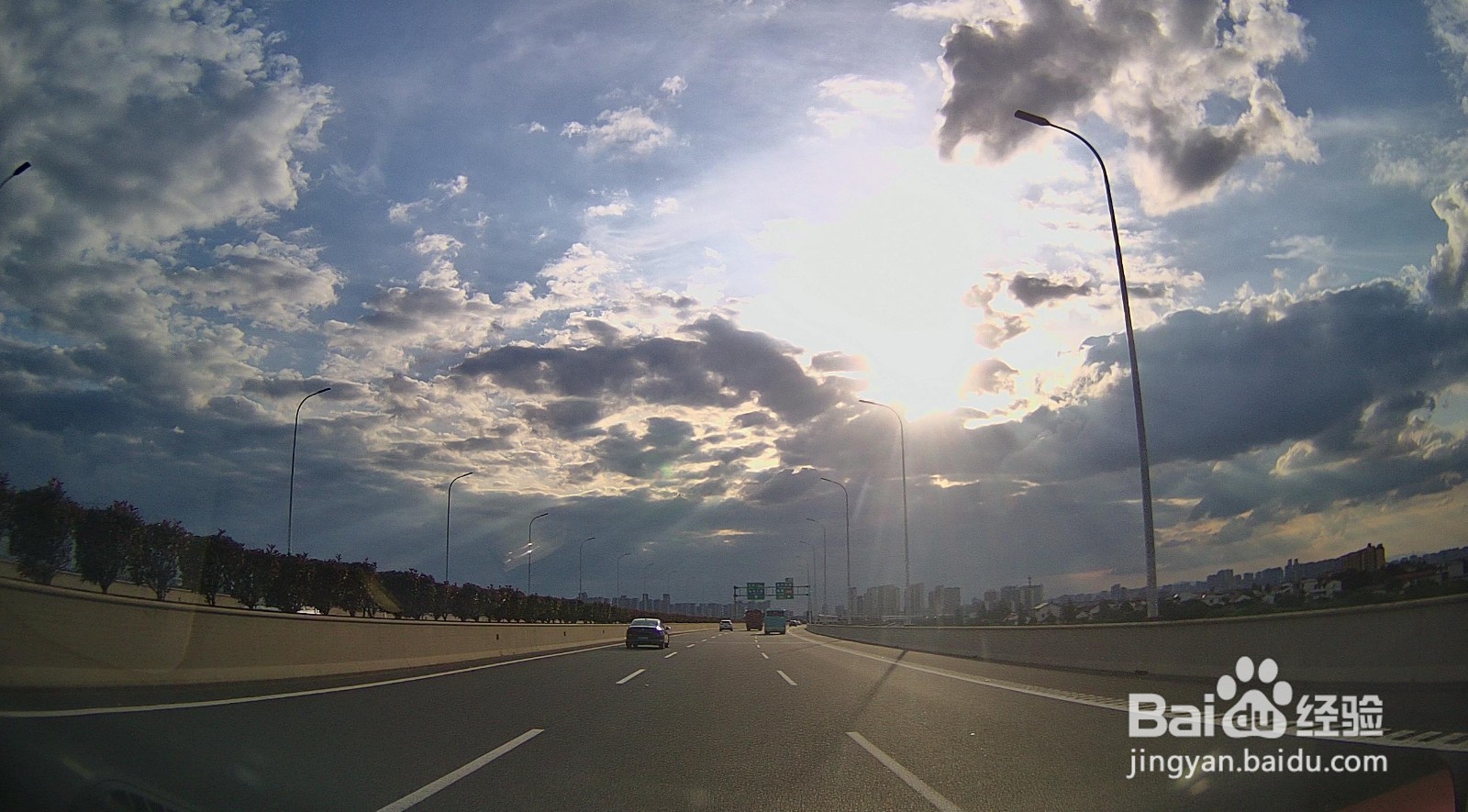如何在高速路上拍出漂亮的天空美景