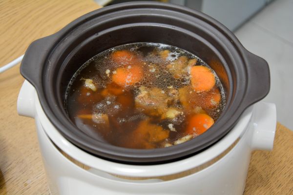 腔骨墨鱼胡萝卜汤